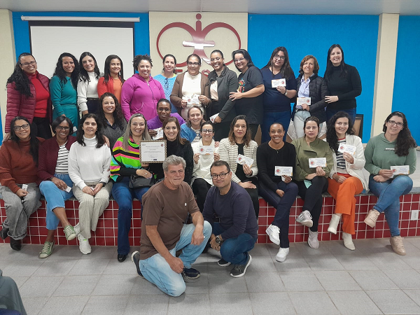 Escolas municipais recebem certificado de Compromisso Nacional Criança Alfabetizada em Santos Dumont